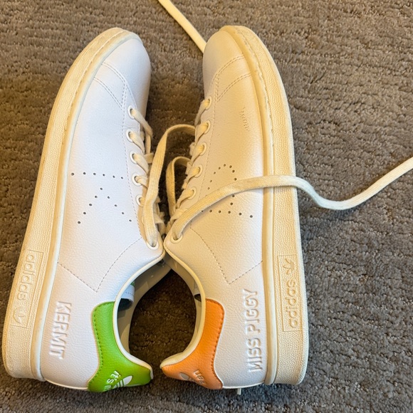 Adidas Stan Smith Kermit and Miss Piggy Sneakers - Picture 8 of 10